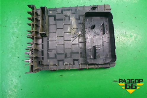 Блок предохранителей подкапотный (1K0937125A) для Skoda Octavia (А5) с 2004-2013г