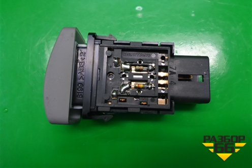 Кнопка включения ПТФ (933704D000) для Kia Carnival с 2005-2014г