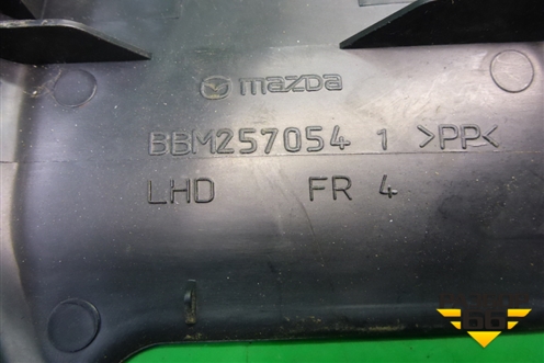 Накладка внутренняя (переднего правого сиденья) (BBM257054) для Mazda Mazda 3 (BM) с 2013-2019г