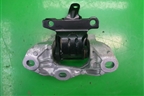 Опора КПП левая (АКПП 1.5л P5 пробег 1100 км) для Mazda Mazda 3 (BM) с 2013-2019г