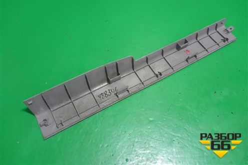 Накладка порога внутренняя переднего правого (MR962012) для Mitsubishi Grandis с 2004г (Грандис)