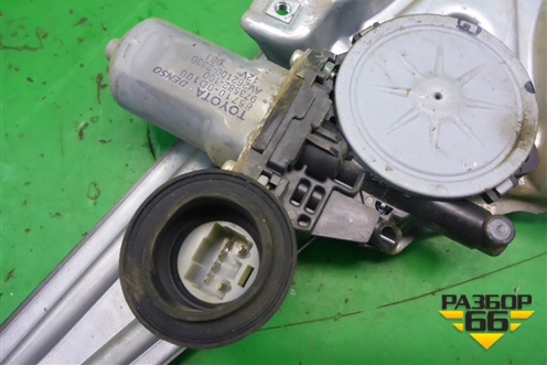 Стеклоподъёмник электрический задний левый (857100D100) для Toyota Auris с 2006-2012г (Аурис)