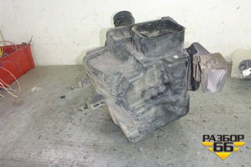 Корпус воздушного фильтра (правый35) для Infiniti Infiniti M35/45 (Y50) с 2004-2009г