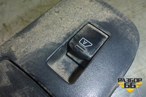 Кнопка стеклоподъёмника задняя правая для Infiniti Infiniti M35/45 (Y50) с 2004-2009г