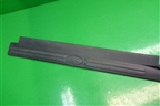 Накладка порога внутренняя правая (EMH500160) для Land Rover Discovery 3 с 2004-2009г