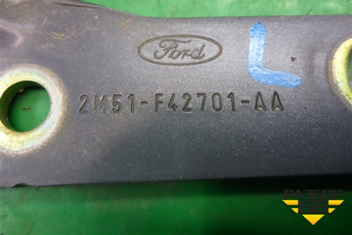 Петля крышки багажника левая (2M51F42701AA) для Ford Focus 1 с 1998-2004г
