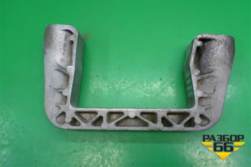 Кронштейн двигателя правый (2.4л B5244S) (3M516037AC) для Volvo S40 с 2004-2012г