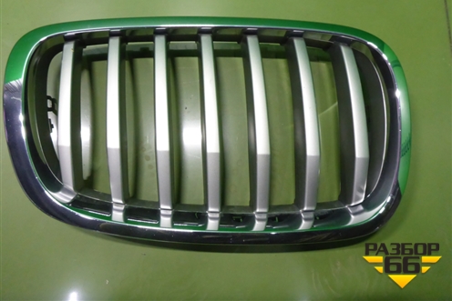 Решетка радиатора правая (51137305590) для BMW X5 E70 с 2007-2013г