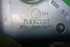 Петля капота правая (7L6823302) для Volkswagen Touareg c 2002-2010г
