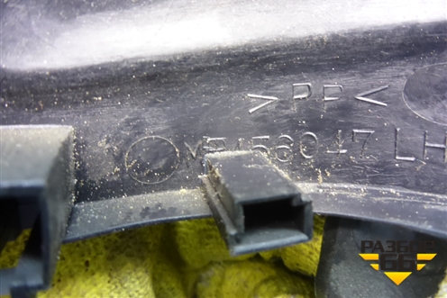 Накладка двери передней левой уголок (MR456047) для Mitsubishi Outlander с 2002-2009г