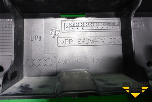 Кронштейн заднего бампера центральный (4M0807458) для Audi Q7 c 2015г