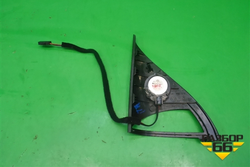 Накладка двери передней правой уголок (7L6837994) для Volkswagen Touareg c 2002-2010г