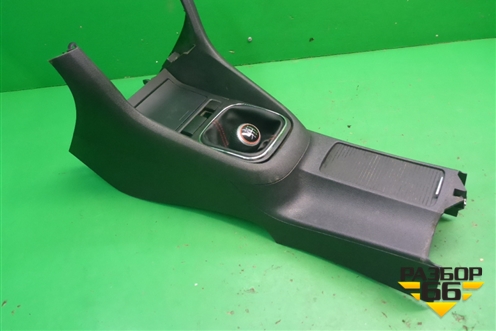Консоль (5K0863243C) для Volkswagen Golf VI с 2009-2012г