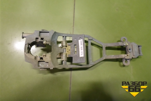 Кронштейн ручки наружной (задней правой) (7L0839886A) для Volkswagen Touareg c 2002-2010г