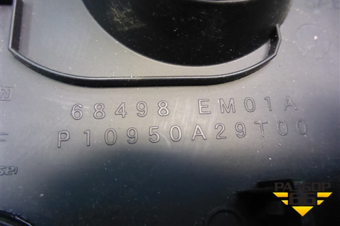 Накладка на торпедо (боковая правая) (68498EM01A) для Nissan Tiida (C11X) с 2004-2013г