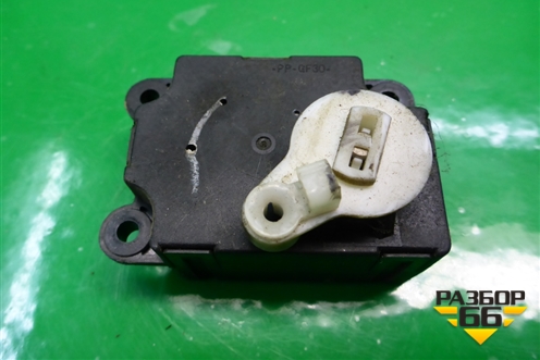 Моторчик заслонки отопителя (5037520970) для Nissan Tiida (C11X) с 2004-2013г