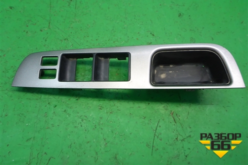 Накладка двери передней левой (80961EL11A) для Nissan Tiida (C11X) с 2004-2013г