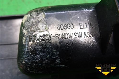 Накладка двери передней правой (80960EL11A) для Nissan Tiida (C11X) с 2004-2013г