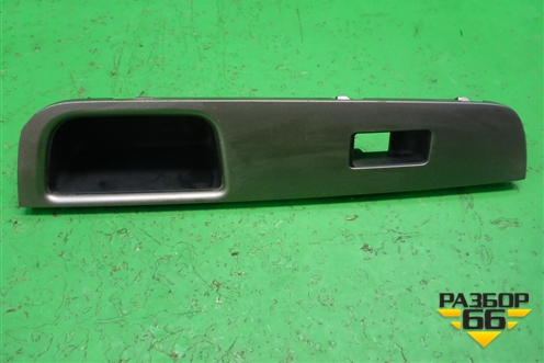 Накладка двери передней правой (80960EL11A) для Nissan Tiida (C11X) с 2004-2013г