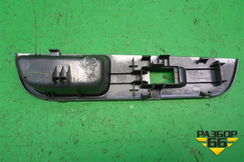 Накладка двери задней правой (82960EL11A) для Nissan Tiida (C11X) с 2004-2013г
