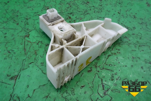 Кронштейн заднего бампера правый (под фонарь) (EG2150321) для Mazda CX 7 с 2006-2012г