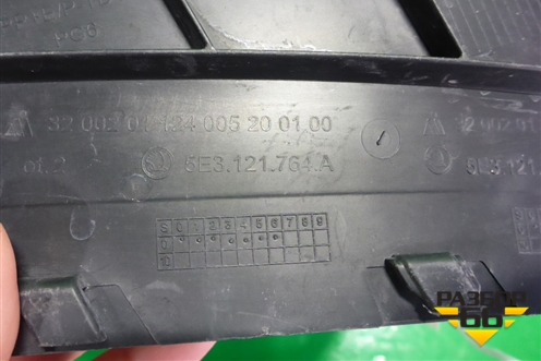 Воздуховод в передний бампер правый (5E3121764) для Skoda Octavia (А8) с 2019г