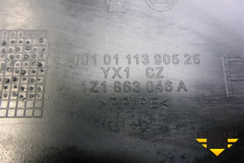 Накладка внутренняя (на консоль правая) (1Z1863046A) для Skoda Octavia (А5) с 2004-2013г