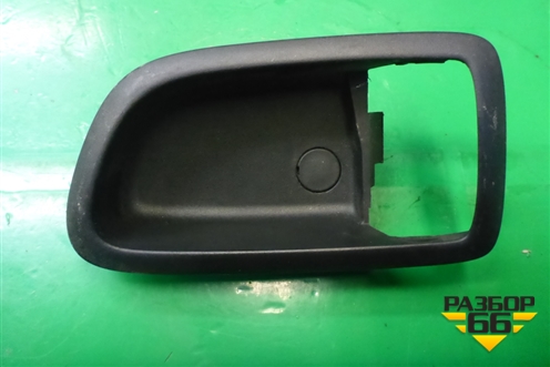 Накладка двери задней левой (на ручку) для Mazda Mazda 3 (BK) с 2003-2009г 