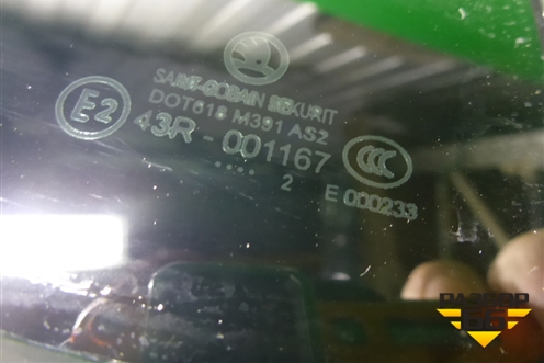 Стекло двери задней правой форточка (3T5845210) для Skoda Superb с 2008-2015г