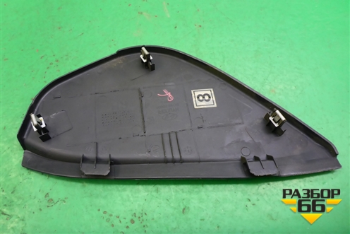 Накладка на торпедо (боковая правая) (847682D000) для Hyundai Elantra 3 (XD) с 2000-2010г
