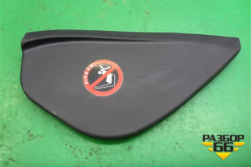 Накладка на торпедо (боковая правая) (847682D000) для Hyundai Elantra 3 (XD) с 2000-2010г