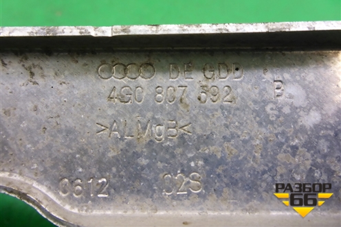 Кронштейн переднего крыла правый (4G0807592) для Audi A6 (C7) с 2011-2018г