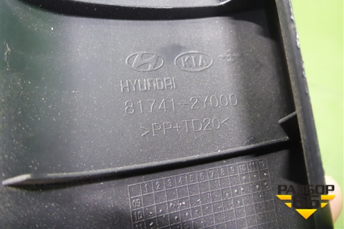 Обшивка двери багажника (правая) (817412Y000) для Hyundai ix 35 с 2010г