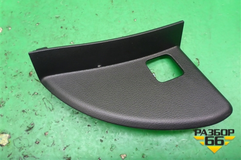 Накладка на торпедо (боковая правая) (8002B130) для Mitsubishi Outlander с 2012-2024г