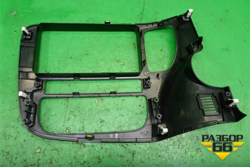 Накладка на торпедо (центральная) (8002B294) для Mitsubishi Outlander с 2012-2024г