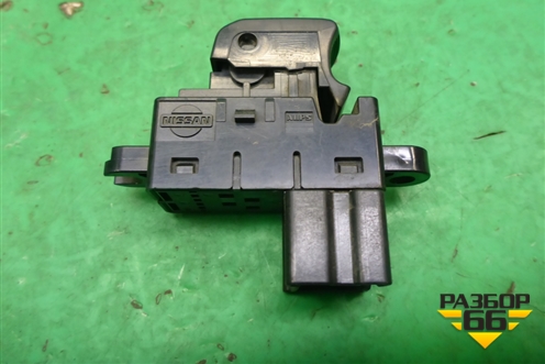 Кнопка стеклоподъёмника (25411BR00A) для Nissan Qashqai (J10E) с 2006-2013г