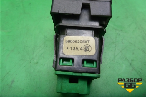 Кнопка открывания багажника (салонная) (98006208XT) для Peugeot 408 с 2012г