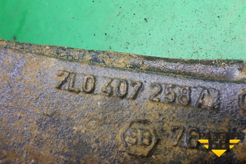 Кулак поворотный передний правый (7L0407258A) для Volkswagen Touareg c 2002-2010г