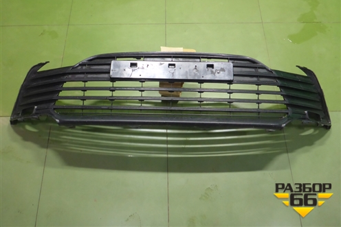 Решетка в передний бампер центральная (после 2020г) (5310206570) для Toyota Camry V70 с 2017г (Камри)