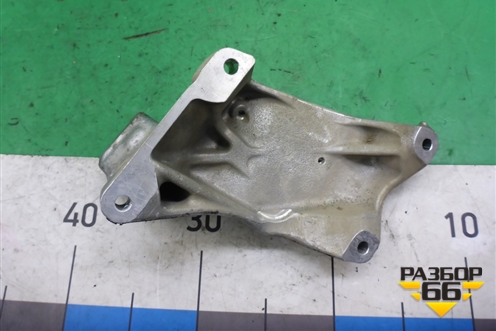 Кронштейн двигателя (4.0л M177) (A1772238500) для Mercedes Benz C-Klass W205 с 2014г