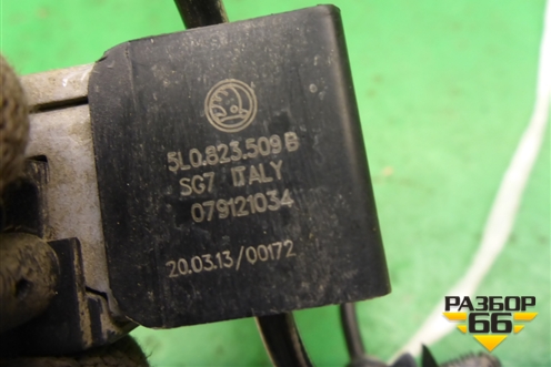 Замок капота (5L0823509B) для Skoda Yeti с 2009г