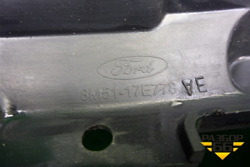 Кронштейн переднего бампера центральный (8M5117E778AE) для Ford Focus 2 с 2008-2011г