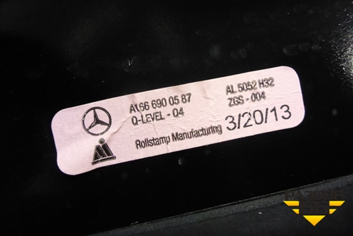 Накладка двери задней левой (на рамку) (A1666900587) для Mercedes Benz ML-Klass W166 c 2011г