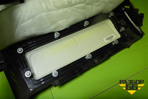 Накладка на торпедо (под рулём под AIR BAG) (A1666801687) для Mercedes Benz ML-Klass W166 c 2011г