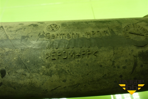 Патрубок воздушного фильтра (2.0л BLY) (1K0129618AJ) для Volkswagen Golf V с 2003-2009г