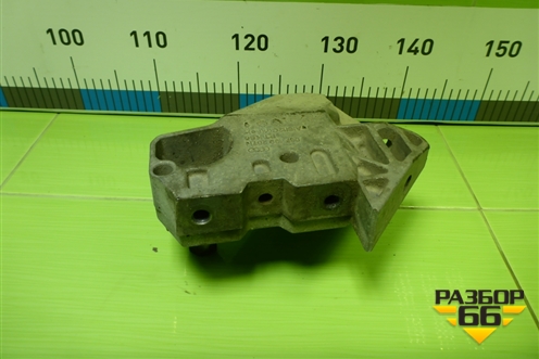 Кронштейн двигателя правый (06F199207H) для Volkswagen Golf V с 2003-2009г
