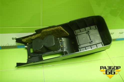 Подлокотник (MR512526) для Mitsubishi Lancer-9  с 2003-2008г