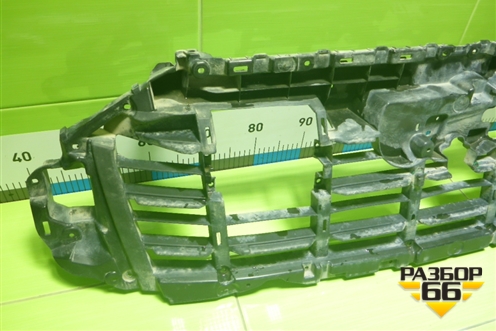 Кронштейн решетки радиатора (4M0807233E) для Audi Q7 c 2015г