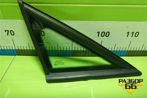 Стекло глухое правое (переднее) (5P0845412) для Seat Altea с 2004-2015г