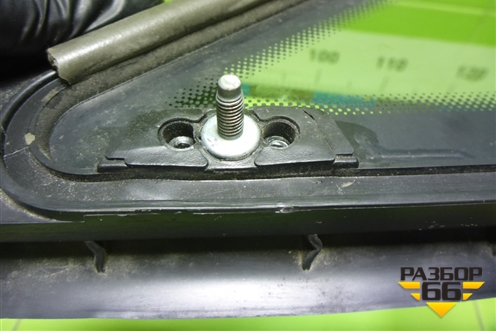 Стекло глухое правое (переднее) (5P0845412) для Seat Altea с 2004-2015г